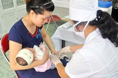 Bé 2 tháng tuổi sốc phản vệ sau tiêm vaccine: Đã cai được máy thở