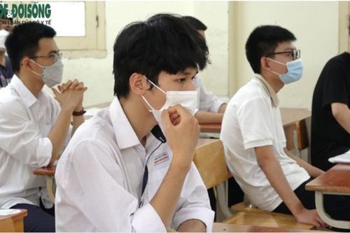 Học sinh miệt mài ôn thi xuyên lễ 30/4 - 1/5