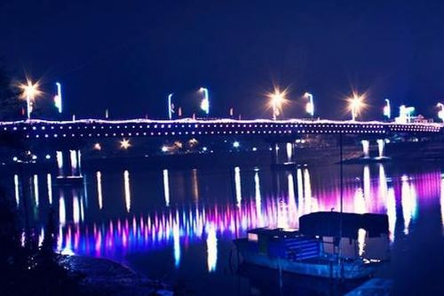 Trên đường áp giải, nghi phạm thoát khỏi xe, nhảy xuống sông và tử vong
