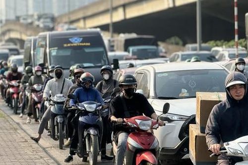 Cửa ngõ Thủ đô ken đặc người và xe về nghỉ lễ 30/4 - 1/5