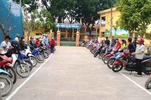 Những 'chiếc gương' làm cha mẹ