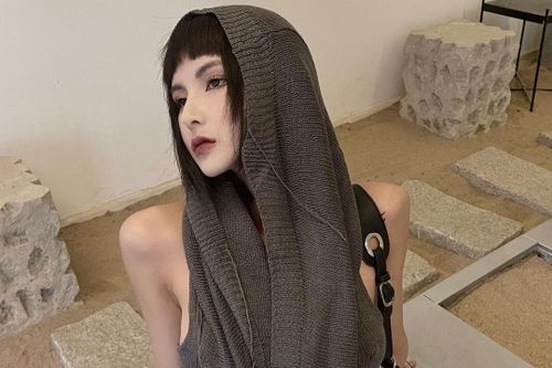 Mặc kín mít như phim 'Dune' để chống nắng