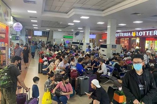 Ga tàu Hà Nội, Sài Gòn nhộn nhịp phục vụ người dân về quê nghỉ lễ