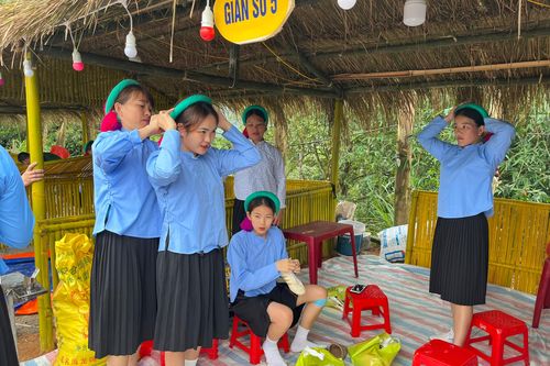 Trao tâm tình qua câu ca Soóng cọ