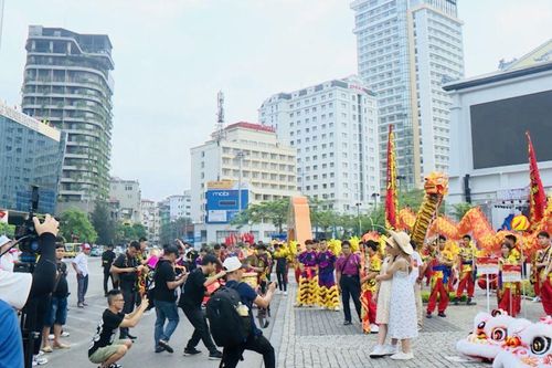 Thành phố Hạ Long đón gần 50 nghìn lượt khách trong ngày đầu tiên của kỳ nghỉ lễ