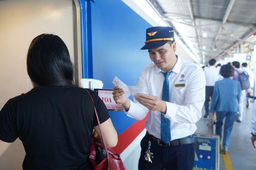 Đoàn tàu đầu tiên lắp wifi miễn phí phục vụ hành khách