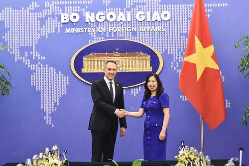 Thứ trưởng Ngoại giao Lê Thị Thu Hằng tiếp Trưởng Ban công tác Á-Úc thuộc Hội đồng châu Âu
