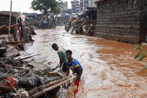 Lũ lụt nghiêm trọng trên khắp Đông Phi, Kenya triển khai quân đội ứng cứu