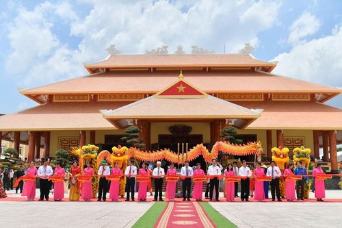 Phó Thủ tướng Chính phủ dự lễ khánh thành Đền thờ Anh hùng liệt sĩ tại Kiên Giang