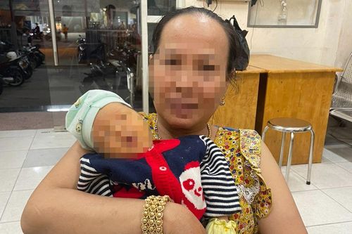 Bé trai sơ sinh bị bỏ rơi trong bến xe ở TPHCM