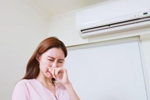 Vì sao máy điều hòa có mùi hôi?