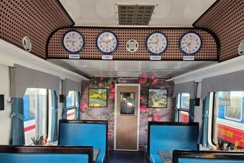 Mê mẩn góc check-in trên con tàu biểu tượng chim Hạc