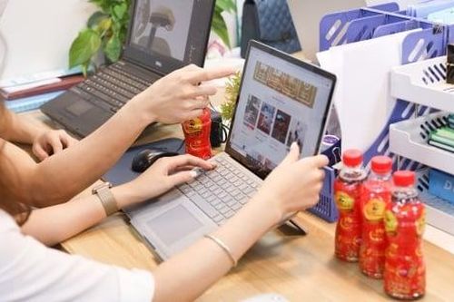 Người trẻ háo hức thanh lọc cơ thể để lên outfit chơi lễ