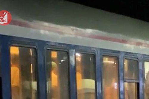 Bắt đầu kỳ nghỉ lễ, nhà ga, sân bay ở Nghệ An kín khách