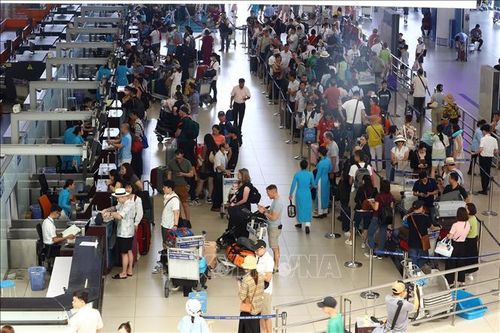 Sân bay Nội Bài trong ngày đầu tiên của kỳ nghỉ lễ 30/4 - 1/5