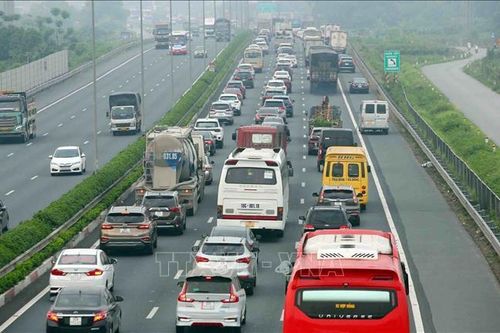 Ngày đầu nghỉ lễ 30/4 – 1/5: Ùn ứ ở cửa ngõ thành phố