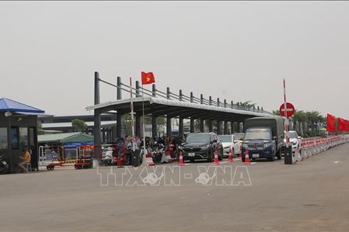 Bến phà ra đảo Cát Bà vắng khách ngày đầu nghỉ lễ