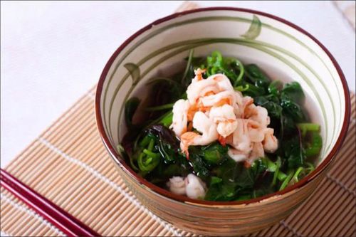 Rau dại mọc bờ mương xưa không ai hái, nay được chị em săn lùng bởi công dụng 'vàng 10'
