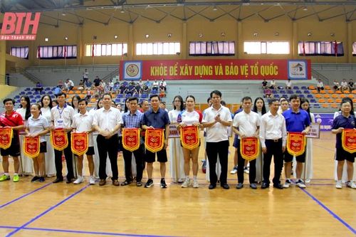 Hơn 300 VĐV tranh tài tại Giải bóng bàn, cầu lông, quần vợt, golf hè Sầm Sơn Cúp Thabrew Silver Beer 2024