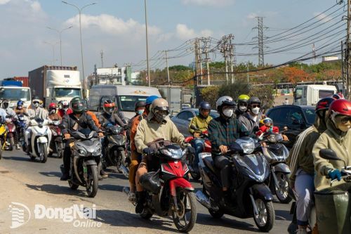 Giao thông đông đúc ở các 'cửa ngõ' Đồng Nai sáng ngày đầu nghỉ lễ