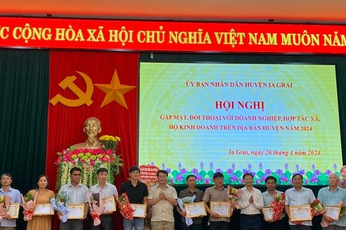 Ia Grai đối thoại với hợp tác xã, doanh nghiệp, hộ kinh doanh có nhiều đóng góp cho địa phương