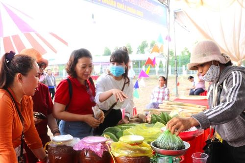 Hội chợ vùng đồng bào dân tộc thiểu số tại xã Ya Hội: Cơ hội giới thiệu, quảng bá sản phẩm