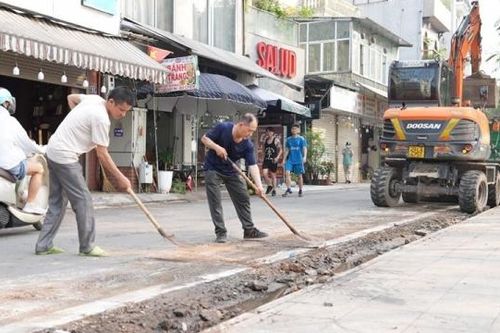 Tây Hồ (Hà Nội): Tổng vệ sinh môi trường với phương châm 'đường sạch, cây xanh, Hồ Tây không rác'