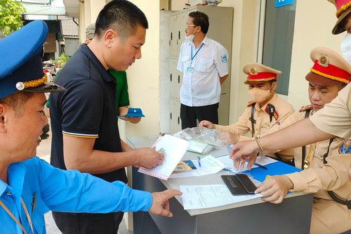 Tập trung kiểm tra xử lý vi phạm nồng độ cồn, ma túy của lái xe tại bến xe Giáp Bát