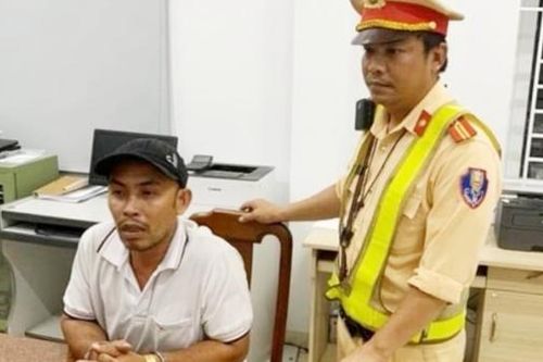 Cảnh sát giao thông phối hợp bắt đối tượng truy nã