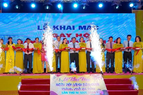 Chính thức khai mạc Ngày hội Bánh dân gian Nam Bộ TP Cà Mau lần thứ IV năm 2024