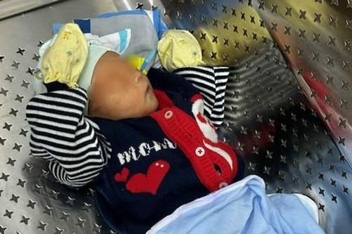 TPHCM: Bé trai sơ sinh bị bỏ rơi trong Bến xe Miền Đông