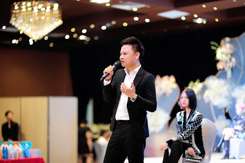 Tuấn Nguyễn Hair Salon và những màn 'biến hình' tóc đẹp triệu view