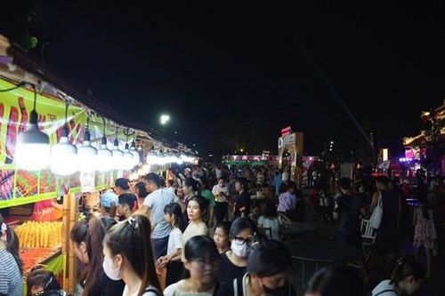 Hàng nghìn người trải nghiệm ẩm thực ba miền ngày đầu nghỉ lễ