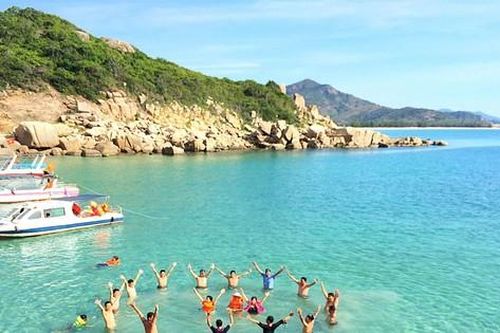 Mùa Hè này, cùng đến Cam Ranh lặn ngắm san hô và thưởng thức hải sản tươi rói