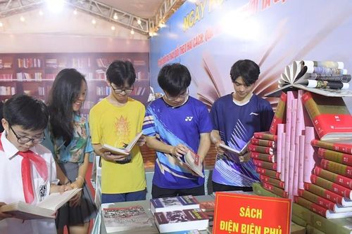 Nam Định: Sách chuyên đề về chiến thắng lịch sử Điện Biên Phủ thu hút sự quan tâm của thế hệ trẻ