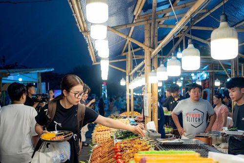 Thừa Thiên - Huế: Du khách thích thú trải nghiệm hàng trăm món ăn tại lễ hội ẩm thực 3 miền