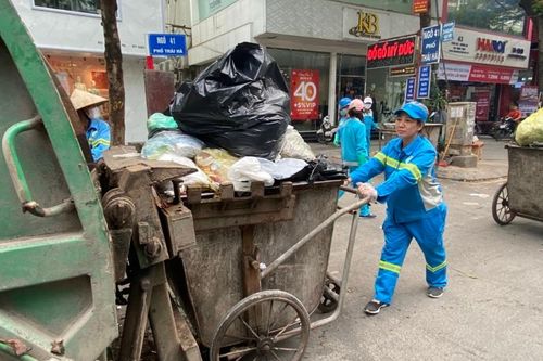Tăng cường công tác duy trì vệ sinh đường phố dịp 30/4 - 1/5