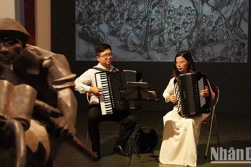 Thưởng thức chương trình 'Khi âm nhạc hòa quyện với mỹ thuật' lần thứ tư