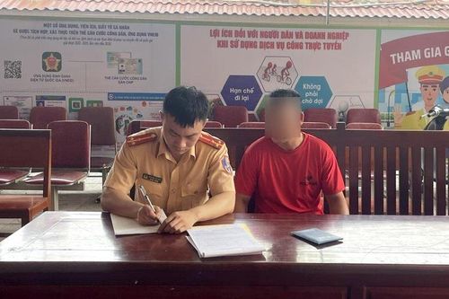 Xử phạt xe chở vật liệu xây dựng rơi vãi trên đường