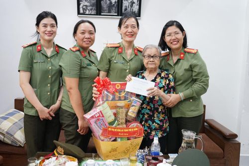 Hội Phụ nữ Công an TP Đà Nẵng nêu cao tinh thần Đền ơn đáp nghĩa
