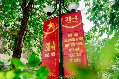 Hà Nội rực rỡ cờ hoa kỷ niệm những ngày lễ lớn