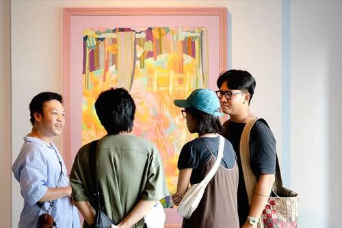 Triển lãm 'Ngân nga ở đoạn cuối cơn mơ'
