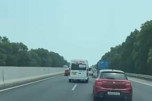 Phạt 15 triệu đồng tài xế xe khách chuyển làn không tín hiệu, lạng lách trên đường cao tốc