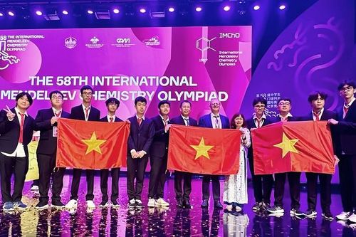 Lần đầu tham dự Olympic Hóa học quốc tế Mendeleev, cả 10/10 học sinh của Việt Nam đều giành huy chương