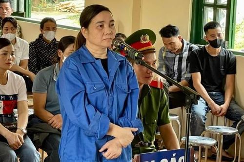 Lào Cai: Thuê nhân viên nữ phục vụ quán karaoke và hành nghề mại dâm
