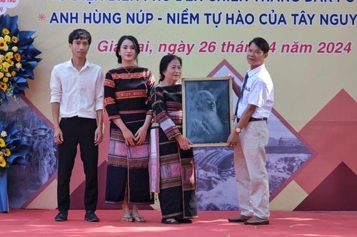 Bảo tàng tỉnh Gia Lai tiếp nhận hơn 200 kỷ vật của Anh hùng Núp