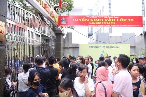 Dự kiến cho các trường tăng số lượng lớp: Hà Nội thoát cảnh chật vật tìm chỗ học?