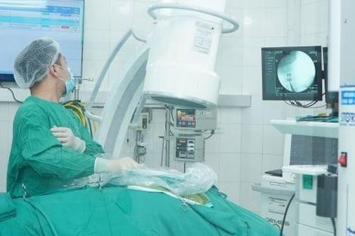 Phẫu thuật nội soi thành công cho bệnh nhân thoát vị đĩa đệm cột sống cổ