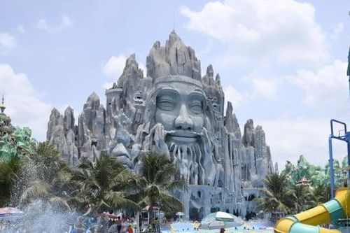 Nghỉ lễ trong thời tiết nắng nóng, nhiều điểm vui chơi tại TP. Hồ Chí Minh 'hút' khách