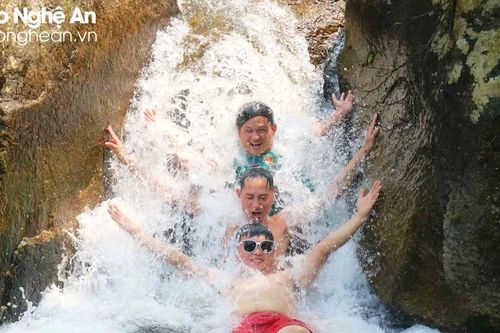 Thác Vặn - điểm 'giải nhiệt' hấp dẫn ở Thanh Chương